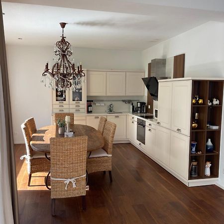 Alpine City Suite Brig Bagian luar foto