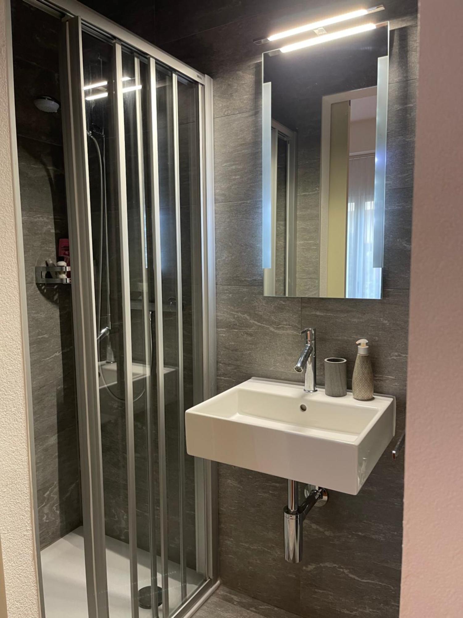 Alpine City Suite Brig Bagian luar foto